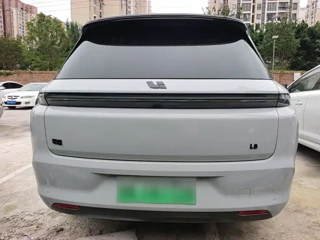 Li Auto L8 — Фото автомобиля 5