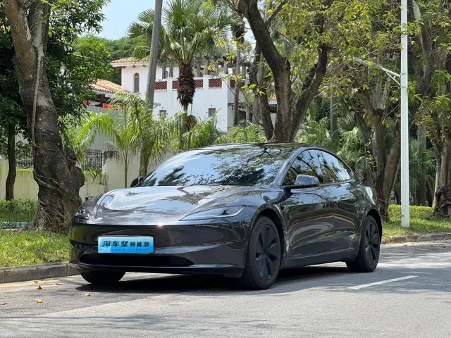 Фотография автомобиля — Tesla Model 3