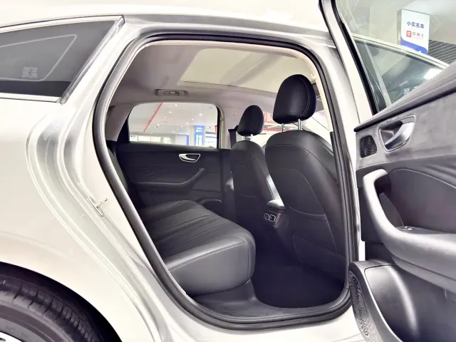 Roewe D7 — Фото автомобиля 12