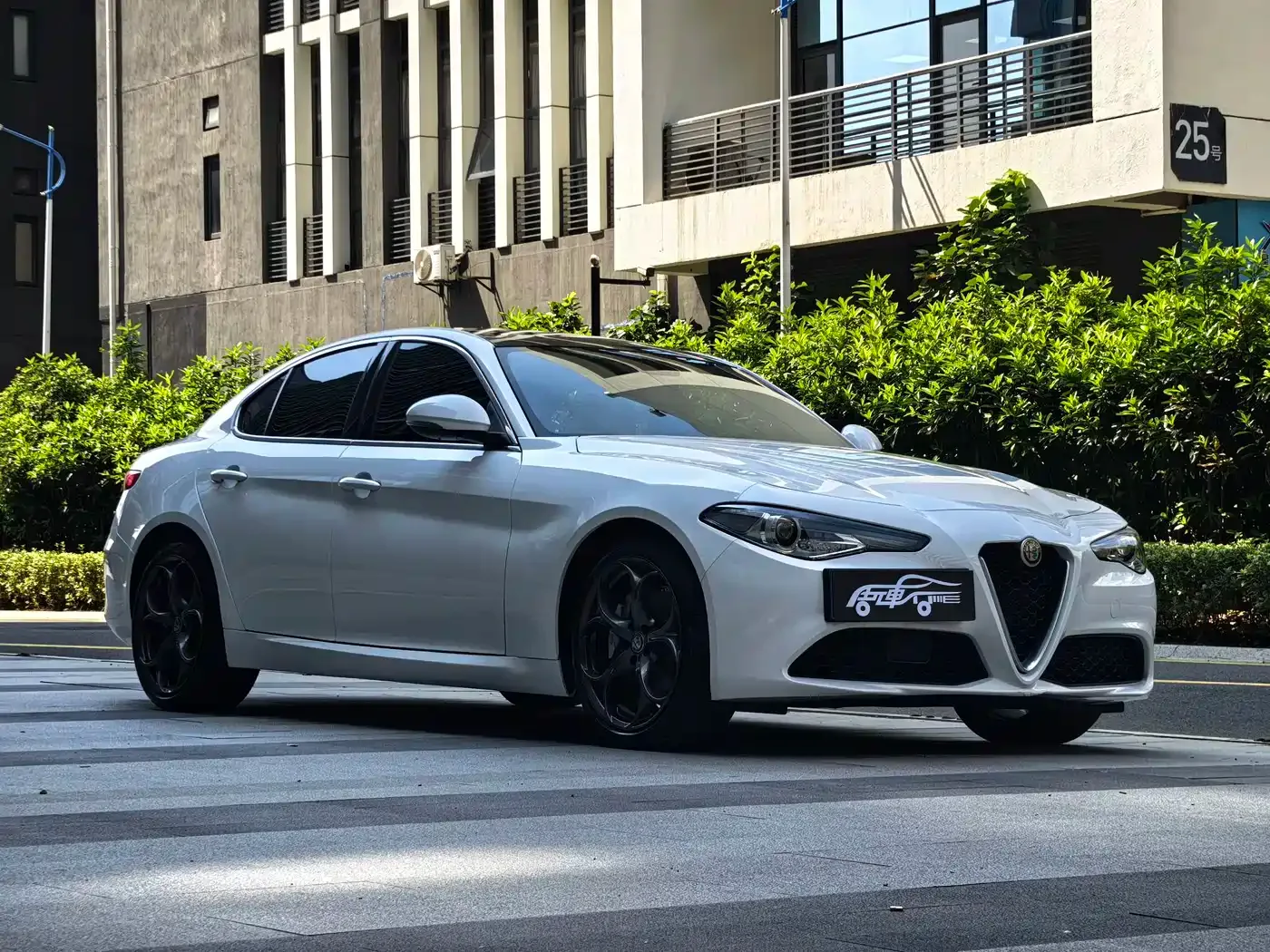 Alfa Romeo Giulia 2021 2.0T 280HP Luxury — Фото автомобиля 3