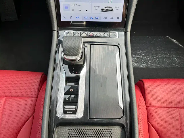Hongqi H6 — Фото автомобиля 17