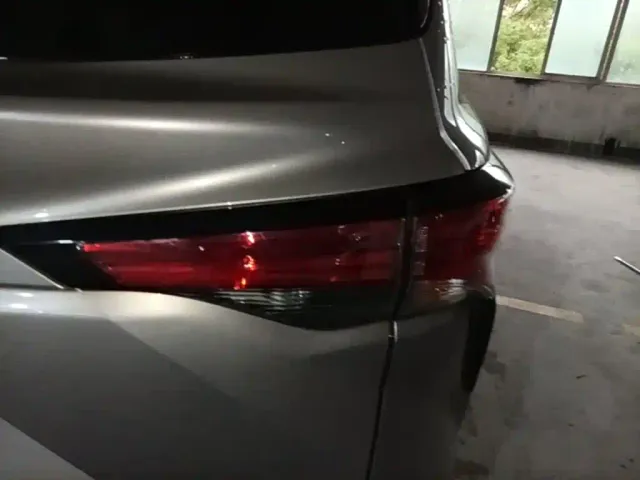 Toyota Sienna — Фото автомобиля 7