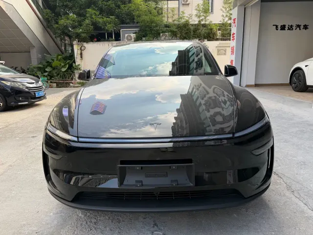 Tesla Model Y — Фото автомобиля 2