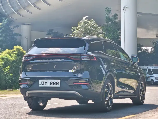 BYD Tang — Фото автомобиля 7
