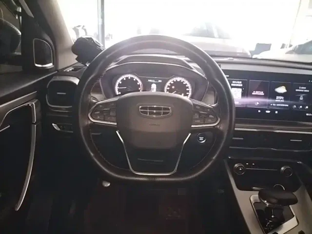 Geely Binyue — Фото автомобиля 10