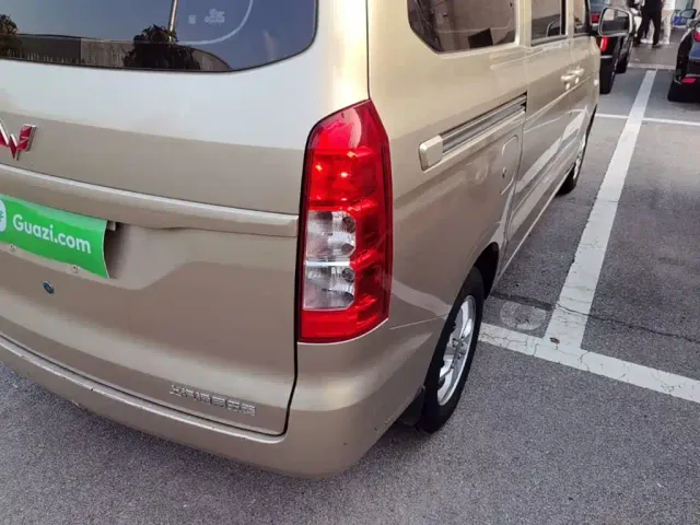 Wuling Hongguang V — Фото автомобиля 7