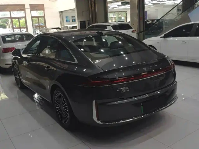Roewe M7 DMH — Фото автомобиля 4