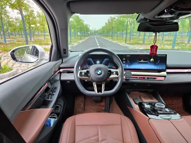 BMW 5 Series — Фото автомобиля 17