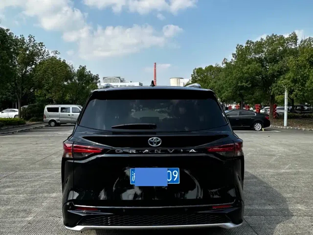 Toyota Granvia — Фото автомобиля 5