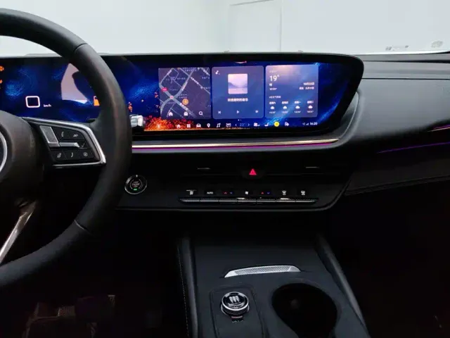 Buick Envision Plus — Фото автомобиля 13