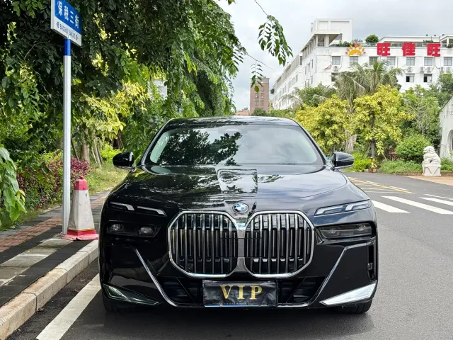 BMW 7 Series — Фото автомобиля 2