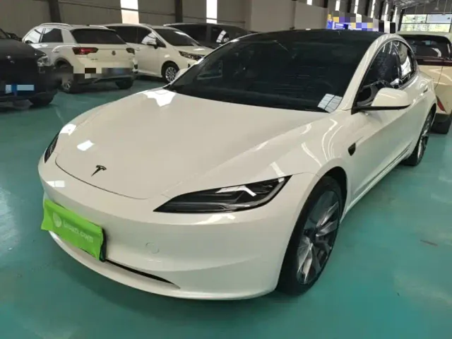 Фотография автомобиля — Tesla Model 3