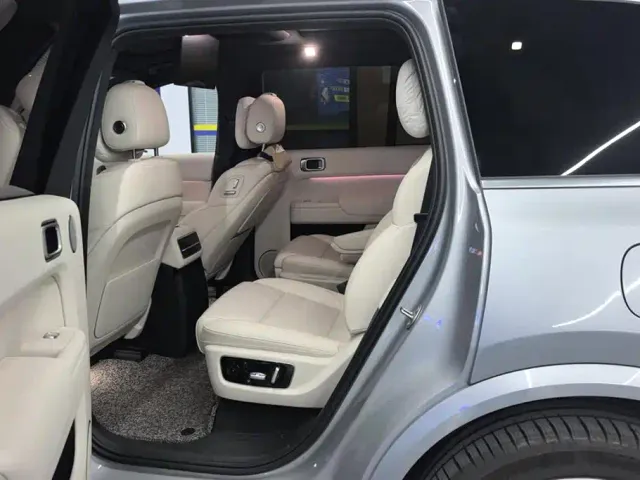 Li Auto L9 — Фото автомобиля 11