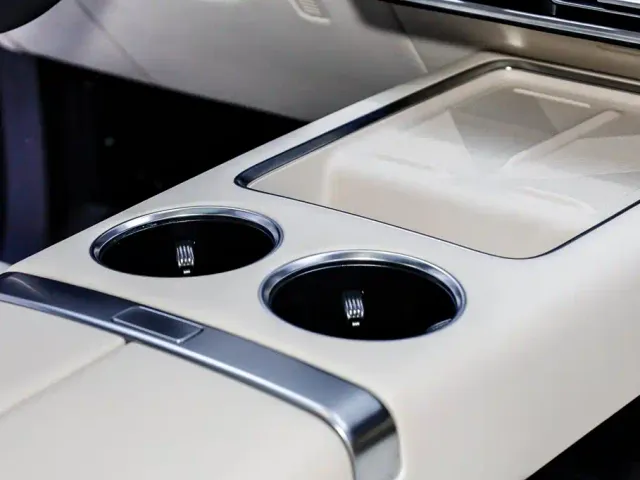 Li Auto L8 — Фото автомобиля 17