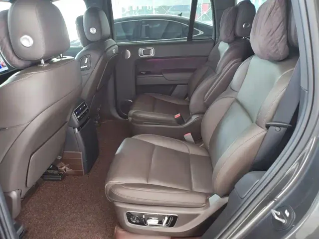 Li Auto L9 — Фото автомобиля 16
