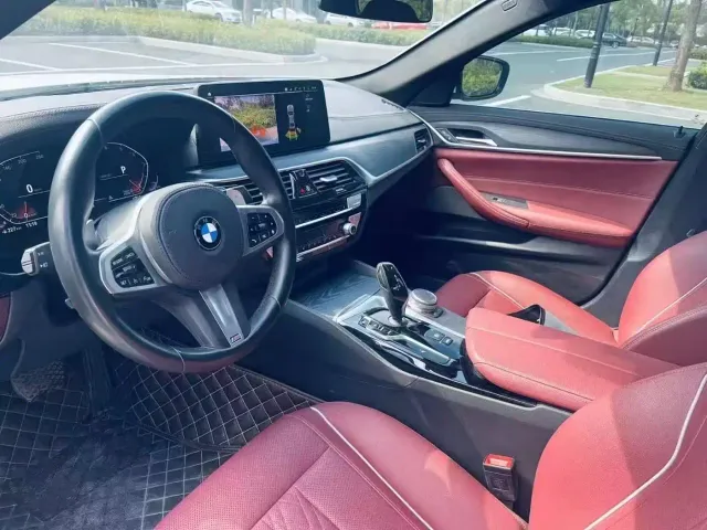 BMW 5 Series — Фото автомобиля 4