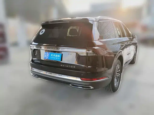 Lincoln Aviator — Фото автомобиля 2