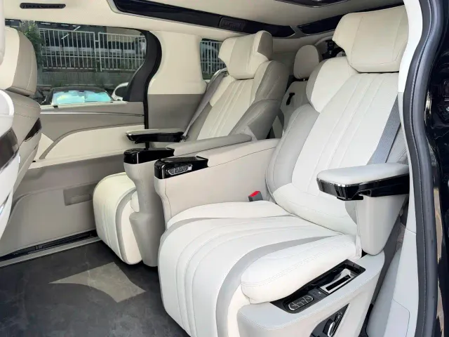 Toyota Sienna — Фото автомобиля 12