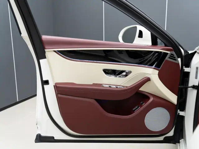 Bentley Flying Spur — Фото автомобиля 7