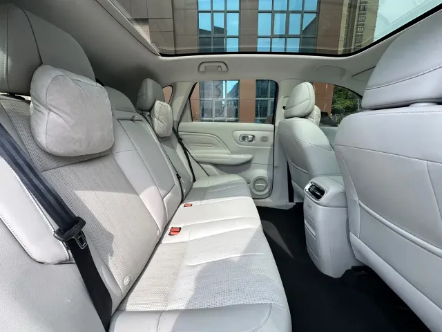 Leapmotor B10 — Фото автомобиля 7