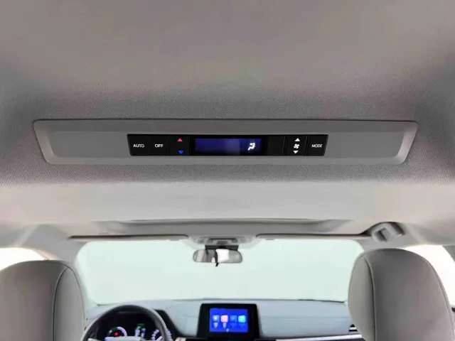 Toyota Sienna — Фото автомобиля 13