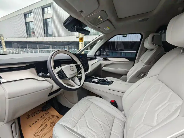 Volvo EM90 — Фото автомобиля 29