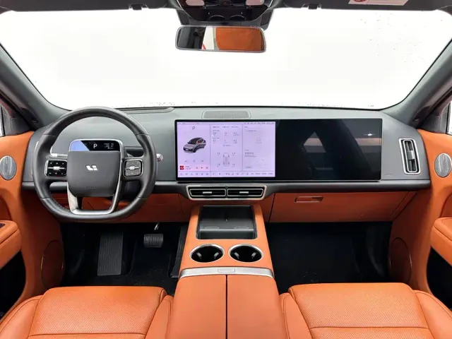 Li Auto L8 — Фото автомобиля 10