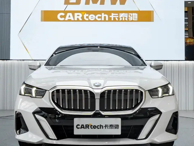BMW 5 Series — Фото автомобиля 2
