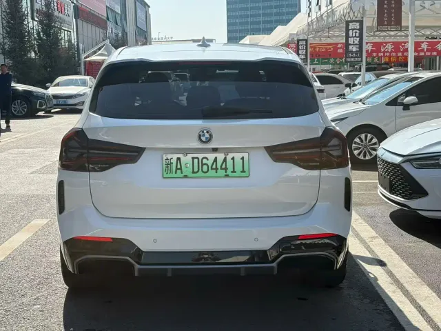 BMW iX3 — Фото автомобиля 8