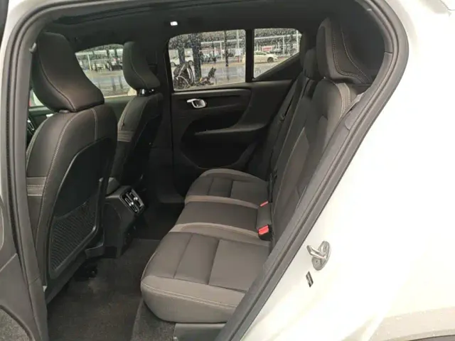 Volvo XC40 — Фото автомобиля 16