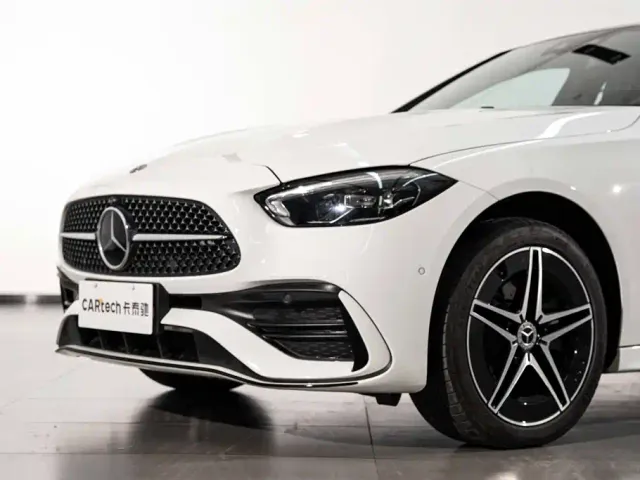 Mercedes-Benz C-Class — Фото автомобиля 3