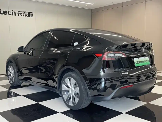 Tesla Model Y — Фото автомобиля 7