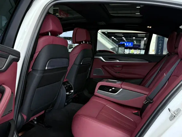 BMW 5 Series — Фото автомобиля 14
