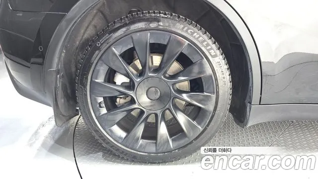 Tesla Model Y — Фото автомобиля 5