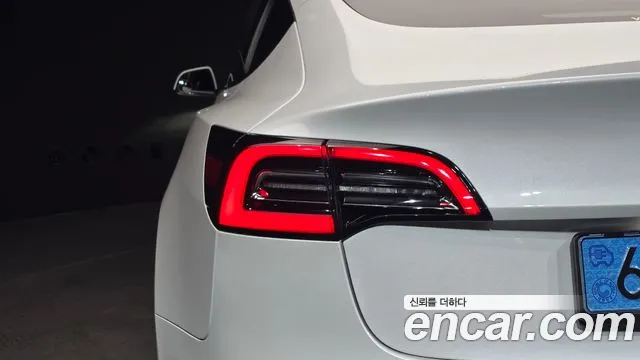 Tesla Model 3 — Фото автомобиля 22