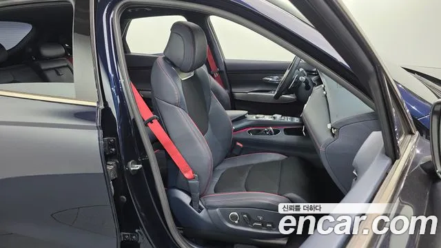Genesis GV70 — Фото автомобиля 17