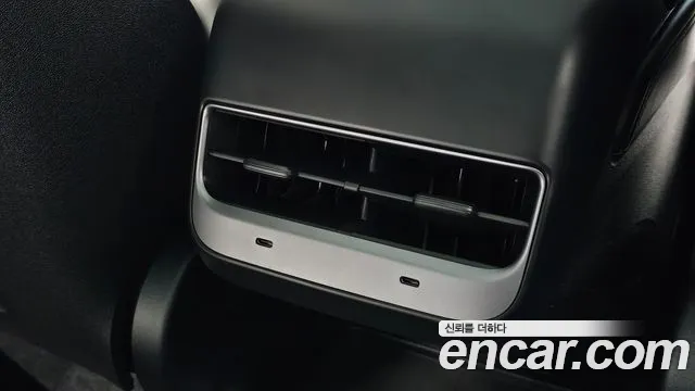 Tesla Model Y — Фото автомобиля 17