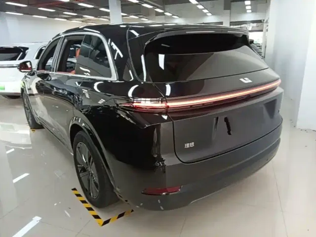 Li Auto L7 — Фото автомобиля 4