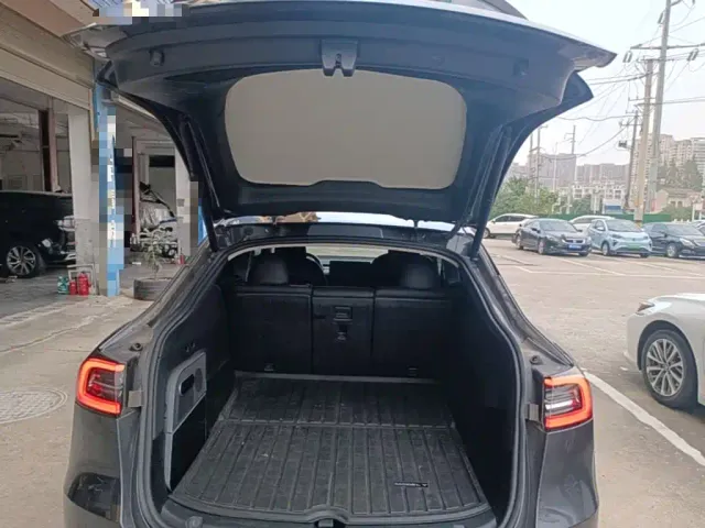 Tesla Model Y — Фото автомобиля 18