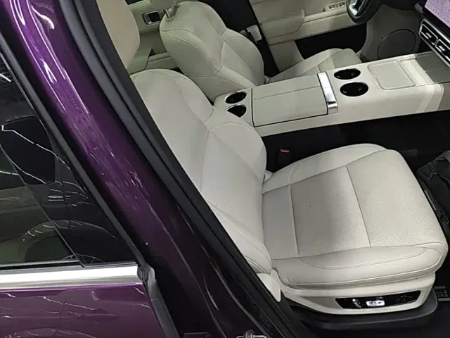 Li Auto L8 — Фото автомобиля 24