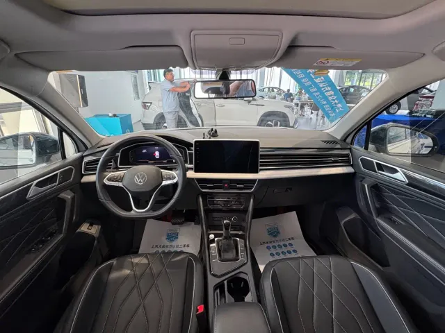 Volkswagen Tiguan L — Фото автомобиля 5
