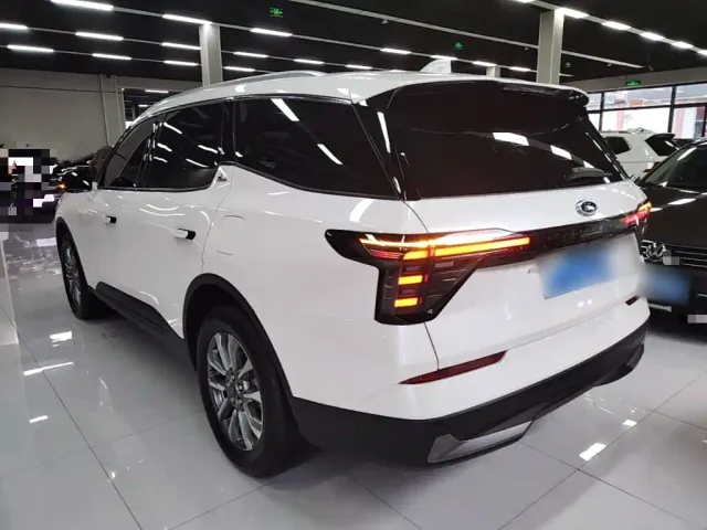 Ford Edge — Фото автомобиля 4