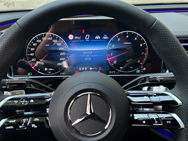 Mercedes-Benz E-Class — Фото автомобиля 12