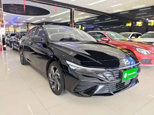 Hyundai Elantra — Фото автомобиля 3