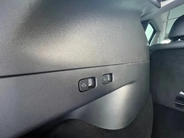Tesla Model Y — Фото автомобиля 5