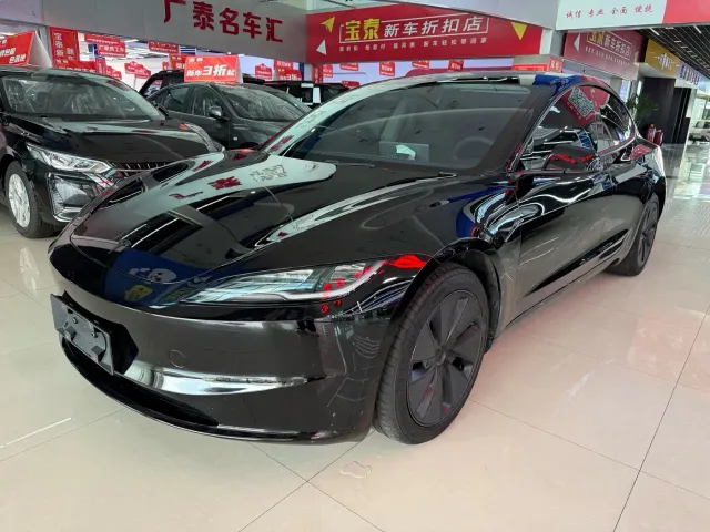 Фотография автомобиля — Tesla Model 3