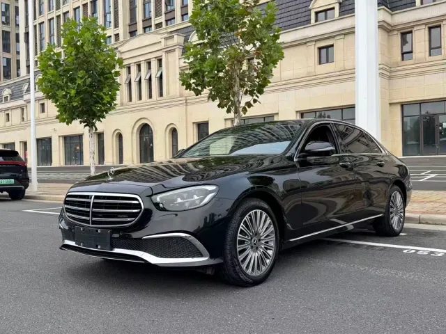 Фотография автомобиля — Mercedes-Benz E-Class