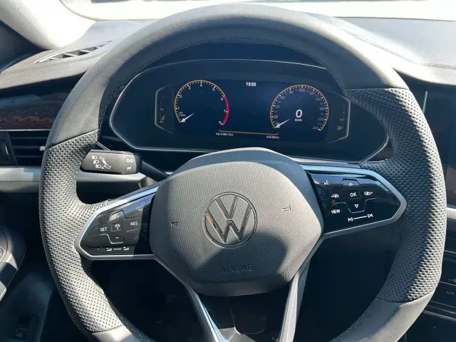 Volkswagen Passat — Фото автомобиля 7