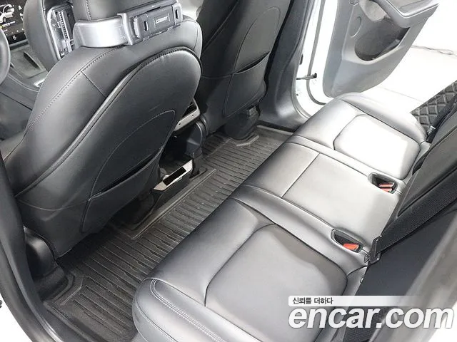 Tesla Model Y — Фото автомобиля 17