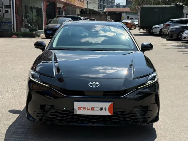 Toyota Camry — Фото автомобиля 2